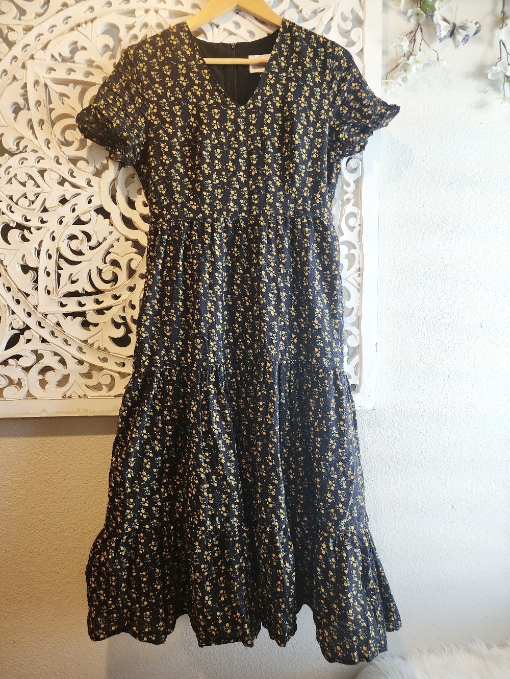 JESSAKAE BLACK WHIT YELLOW FLOWERS ALL AROUND DRESS NECK SHORT SLEEVE MEDIUM - Picture 12 of 16